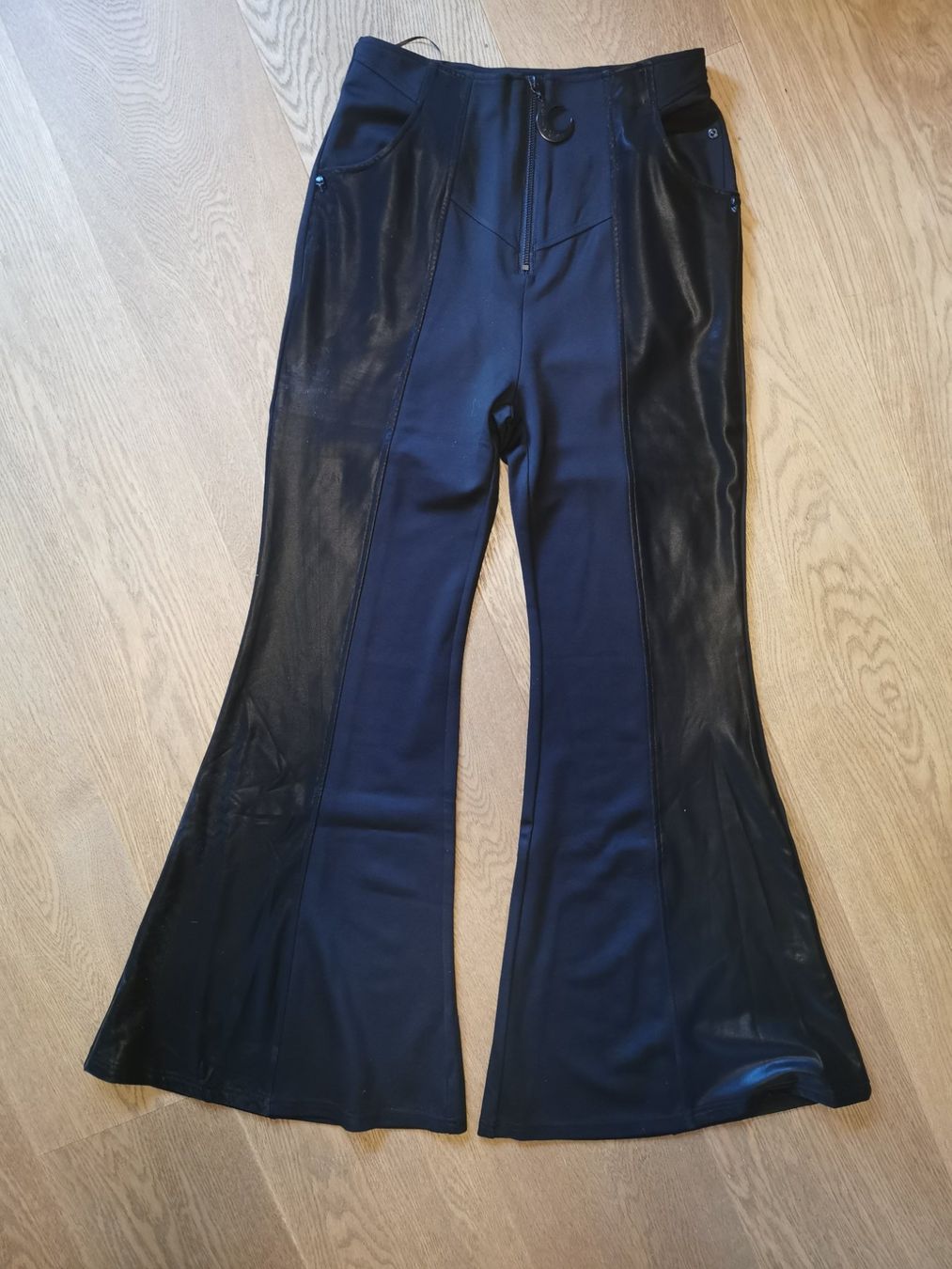 Pantaloni: Schlaghose PunkRave Gr. M gothic wave – Nuovo (secondo la descrizione) da Turgi venduto da aprilhexxe