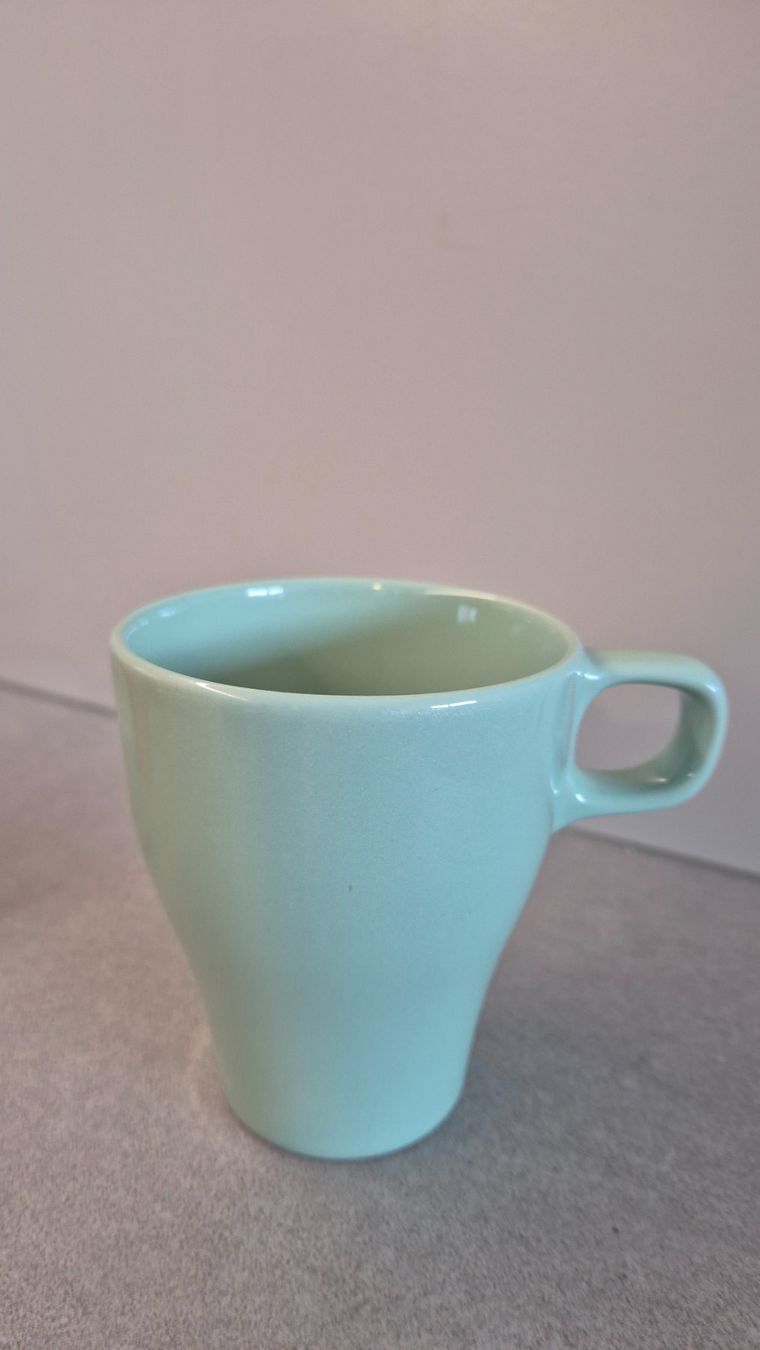 Tasses: Vier farbige Tassen – D'occasion à Bitsch par cka_6hff 3