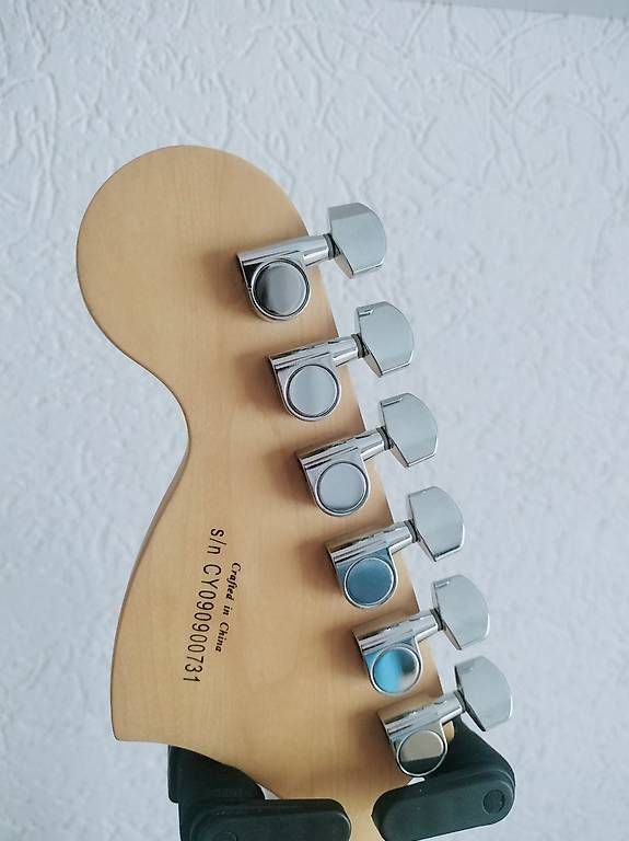 Strumenti musicali: Guitare électrique Fender Squier Strat Affinity – Usato da La Tour-de-Trême venduto da Sdk00 1