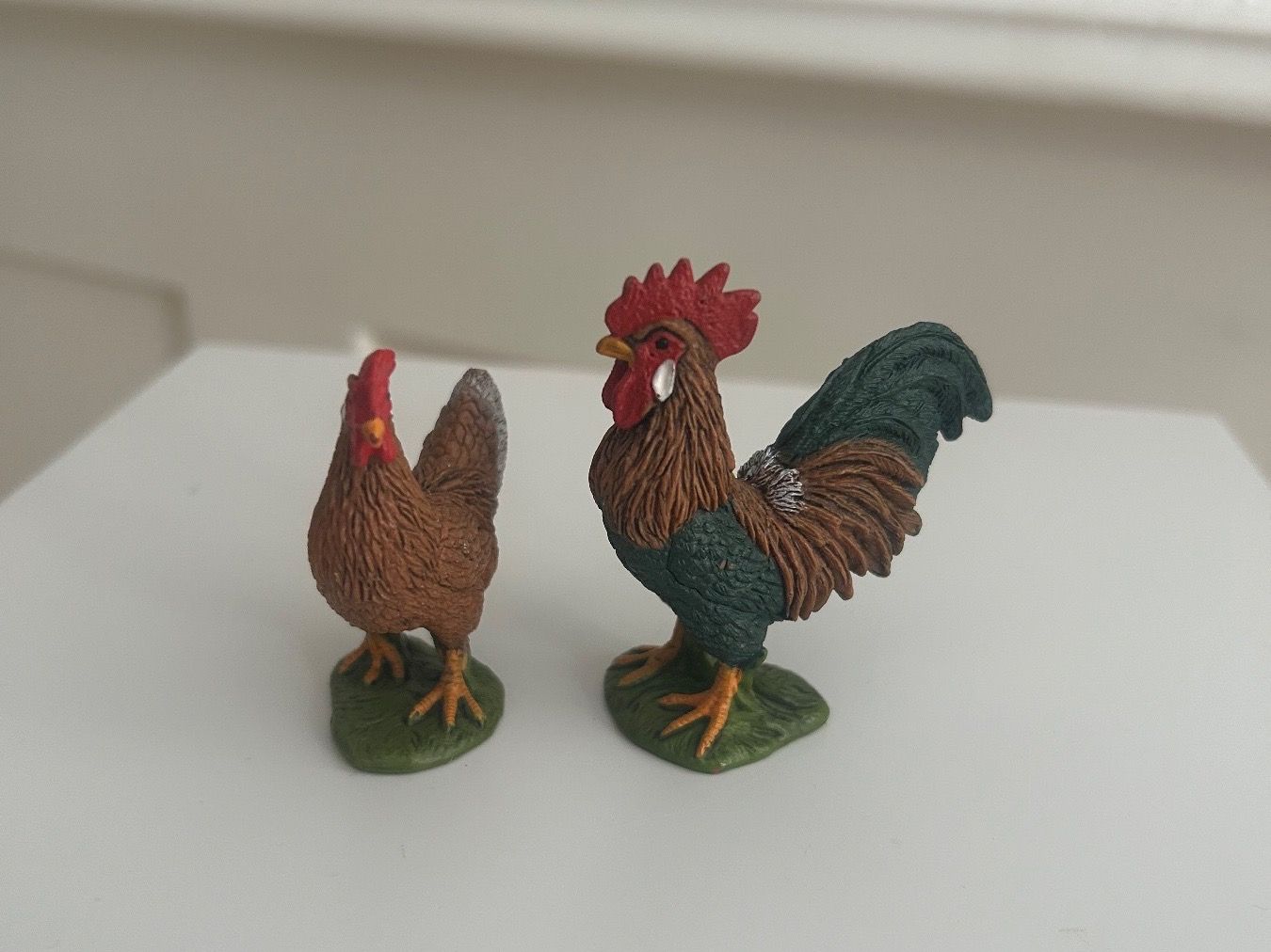 Schleich Spielzeuge: Schleich Hahn und Huhn Figuren Set – Gebraucht aus Rapperswil SG von