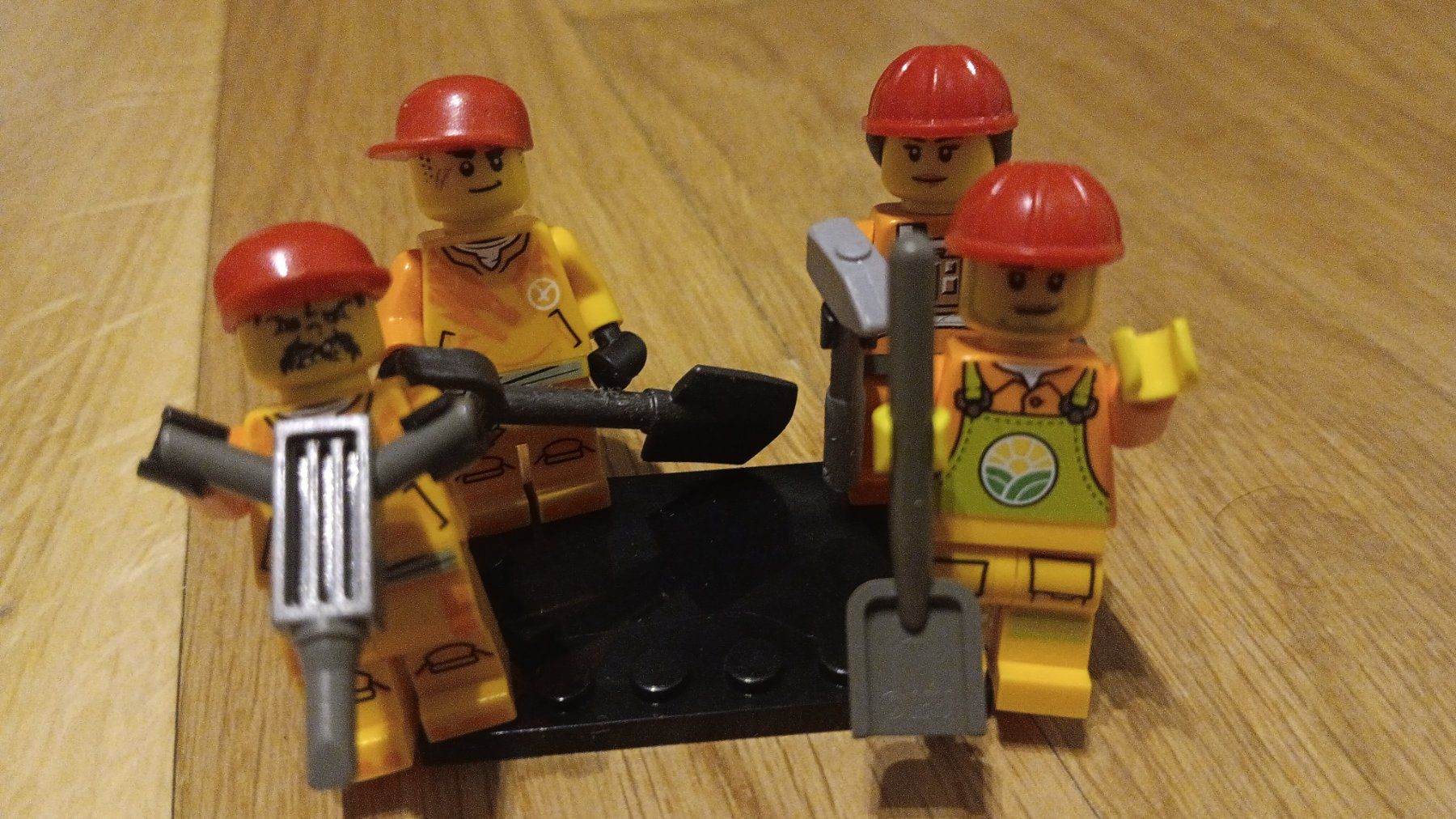 Lego Statuette: Lego Figuren  Bauarbeiter – Usato da Oftringen venduto da joa_bbm2 2