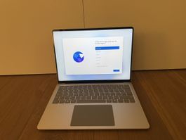 Microsoft Surface Laptop 7 - Ideal für Studenten/Reisen