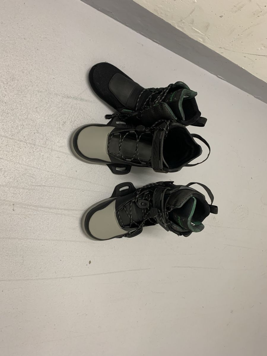 Hyperlite Surfboards & Schwimmbrette: Wakeboardbindung Boots Hyperlite Scout 3x gebraucht – Neu (gemäss Beschreibung) aus Benglen von lub_pf6p 3