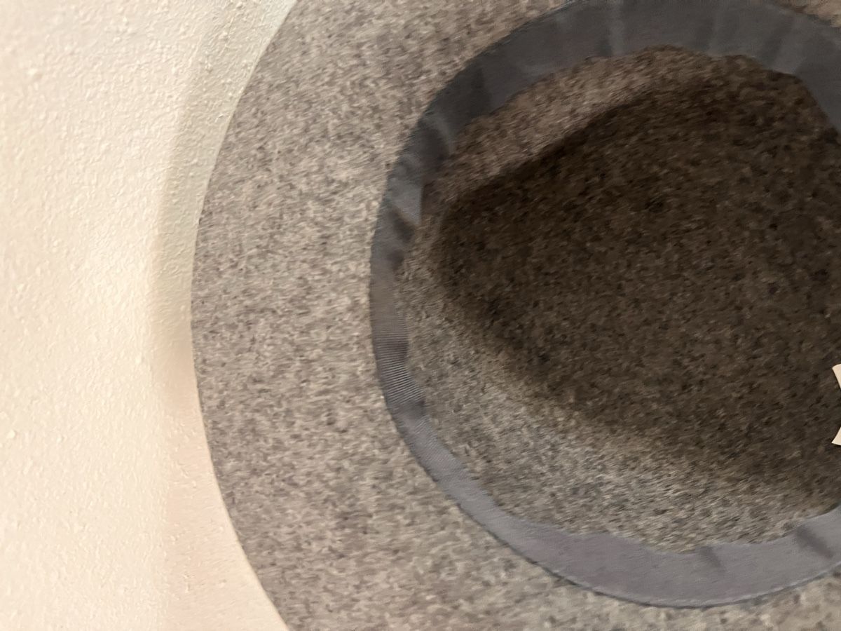 Copricapi, berretti & cappellini: Grey Wool Hat by de Bijenkorf. – Usato da Lausanne venduto da Danash 3