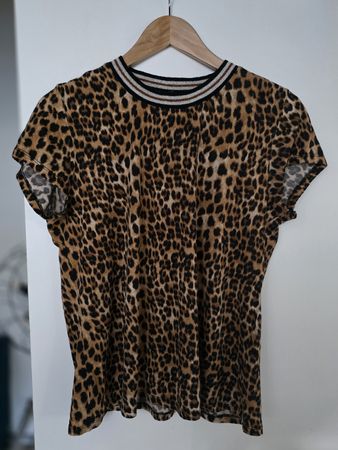 Hallhuber Leopard Print T-Shirt (passt M)