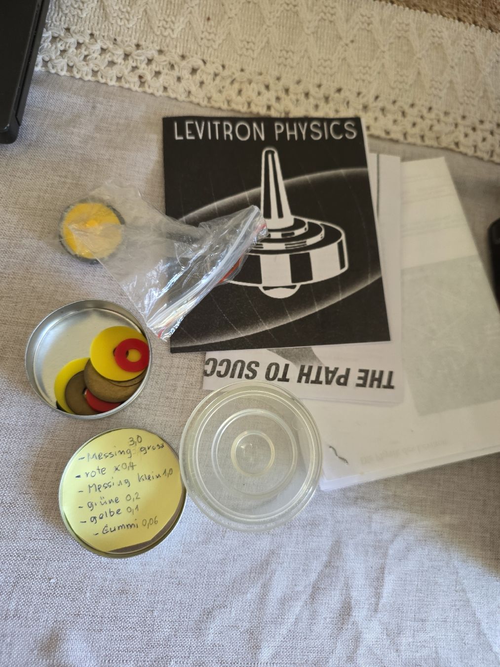 Giochi: Levitron Ultimate Magnetic Floating Top - Fun Physics! – Usato da Zollikofen venduto da Tamyru77 5
