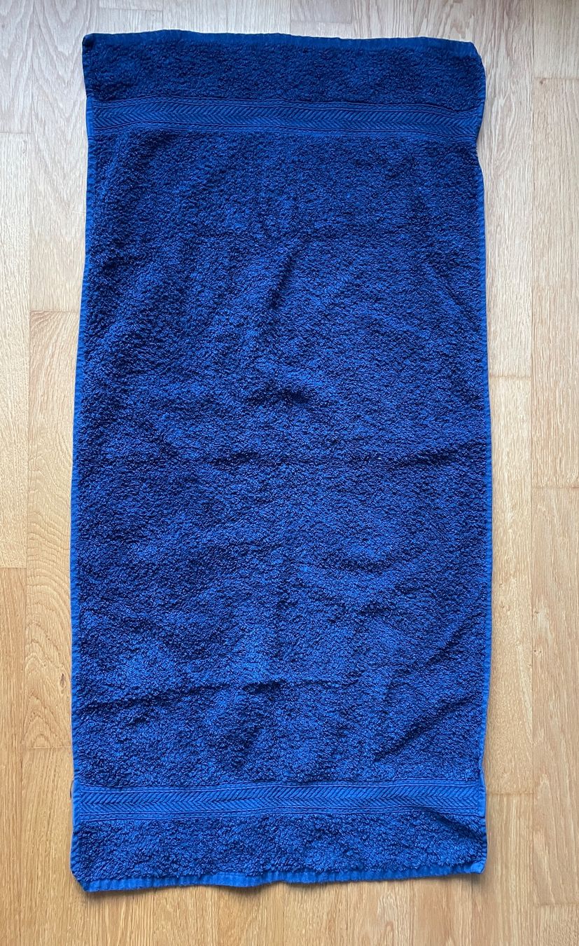 Teli da bagno: Frotteetuch dunkelblau, 100% Baumwolle – Usato da Gümligen venduto da soleil149