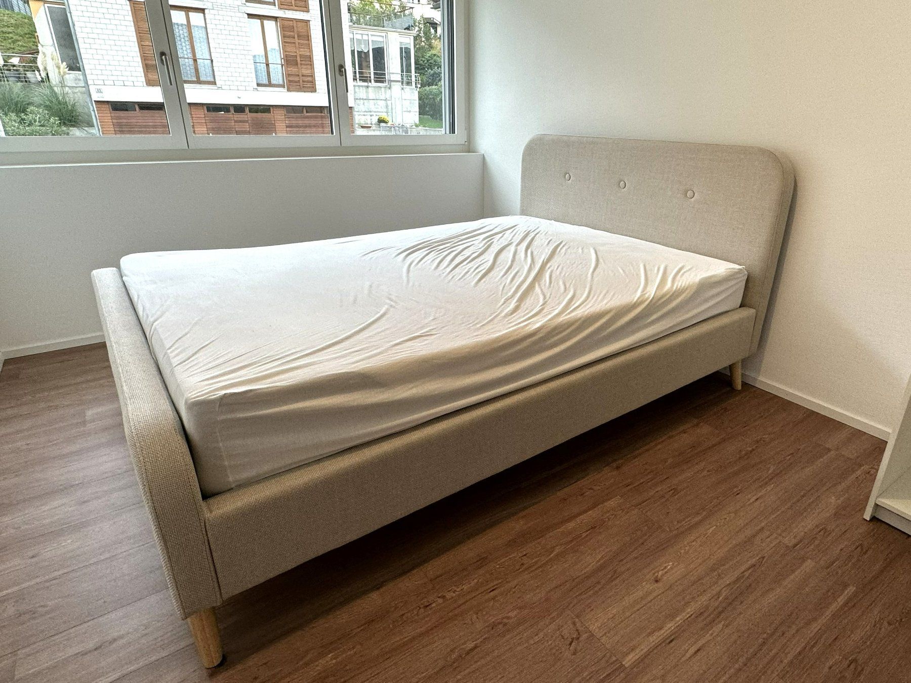 Betten: Bett mit Kopfteil – Gebraucht aus Vaduz von Zao66