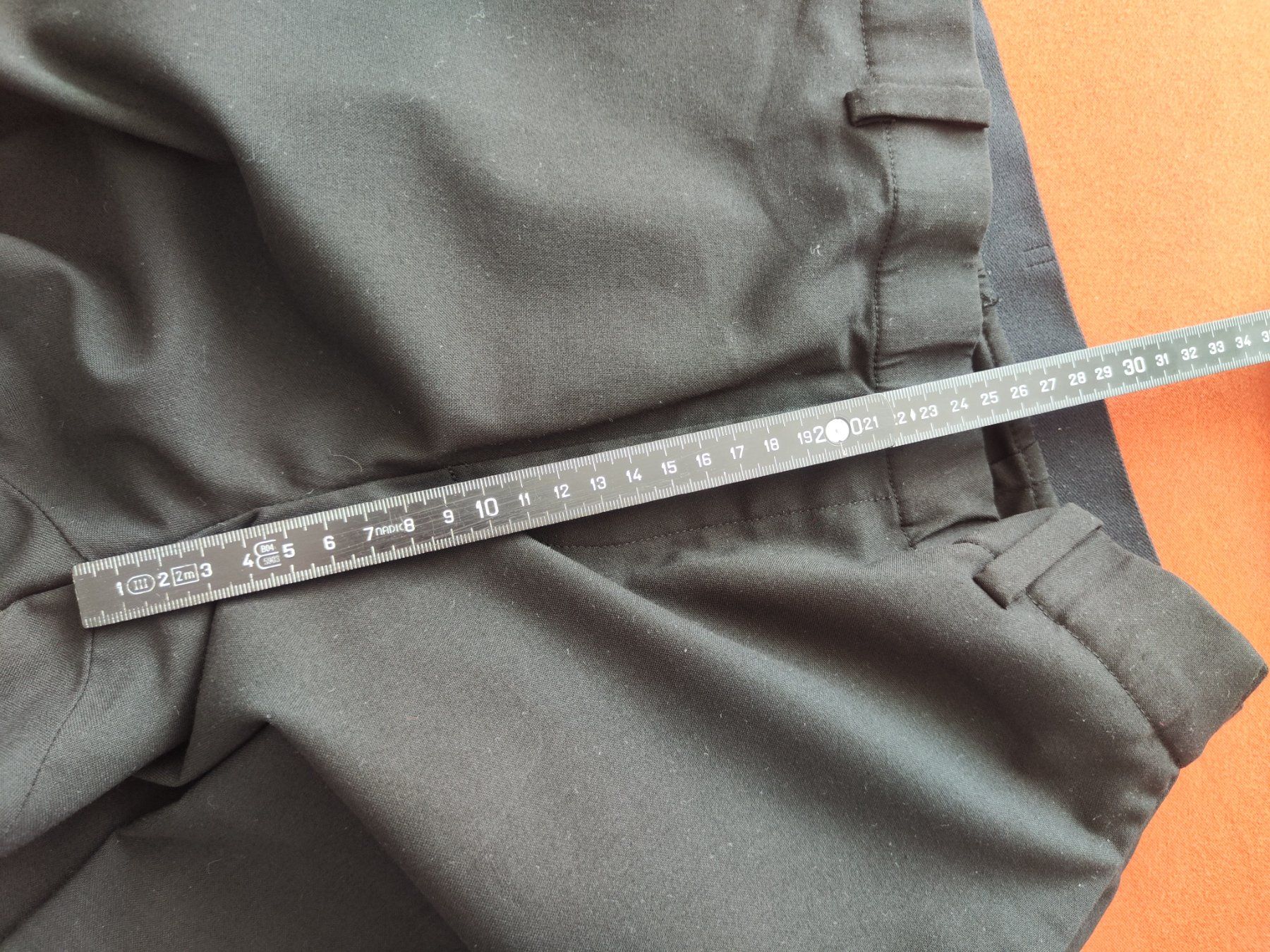 Uniqlo Hosen: Unique pants in black, 160 – Gebraucht aus Sursee von Re.joy 3