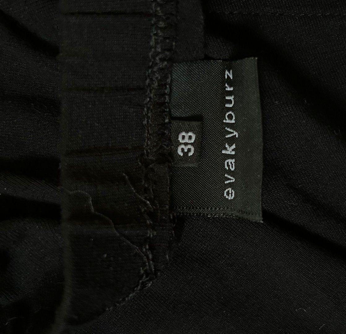 Gonne: ASYMMETRIC - MIDI - A-Linien-Rock Black – Usato da Zürich venduto da Konsumware 2