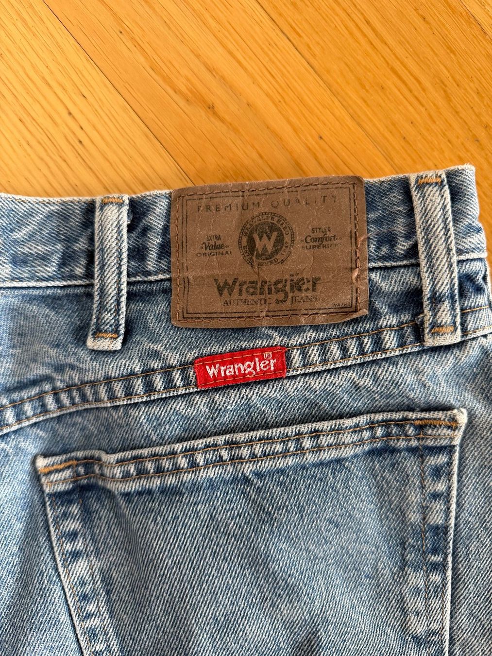 Wrangler Jeans: 3 Paar Jeansshorts – Usato da Chur venduto da Caroline__ 3
