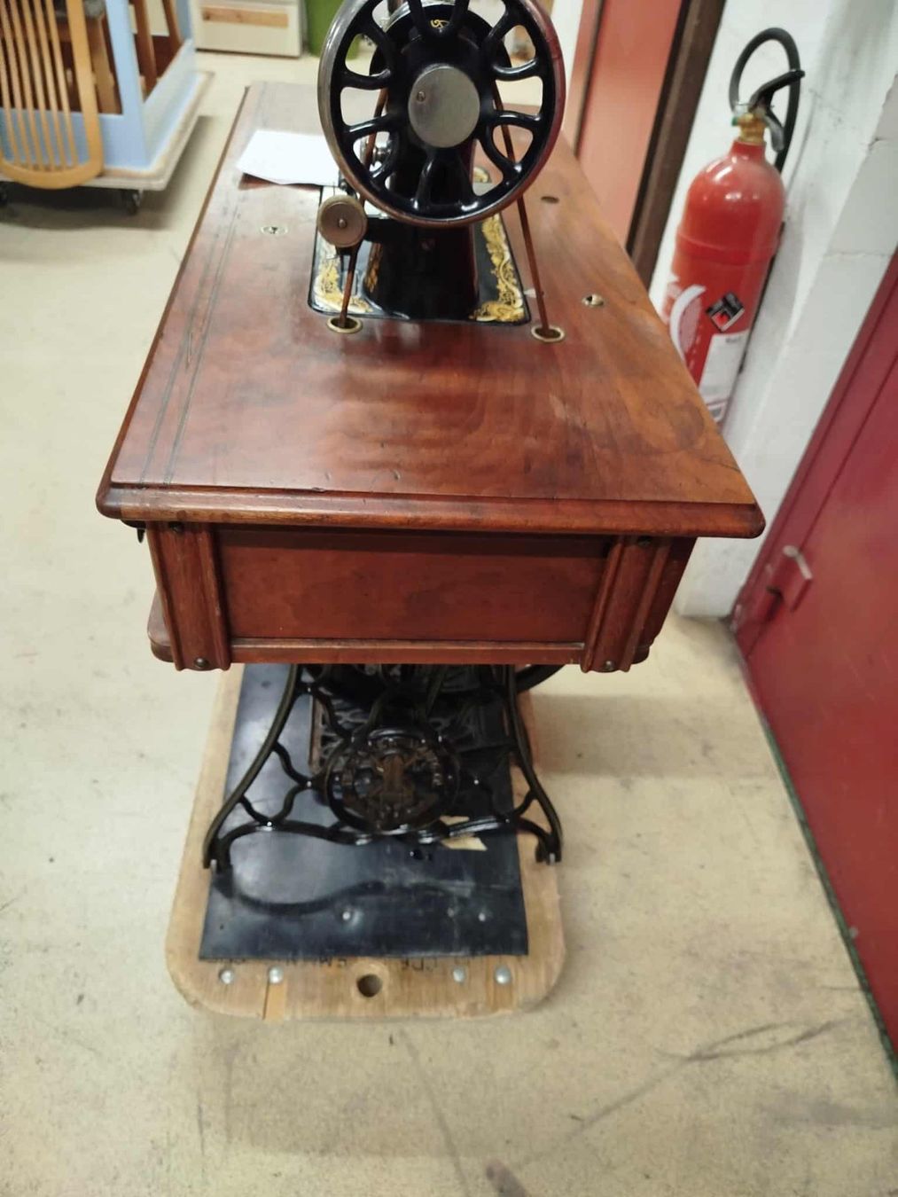 Singer Macchine da cucire: Machine à coudre (nr 14 ) – Usato da La Chaux-de-Fonds venduto da Emmaus2300CDF 4