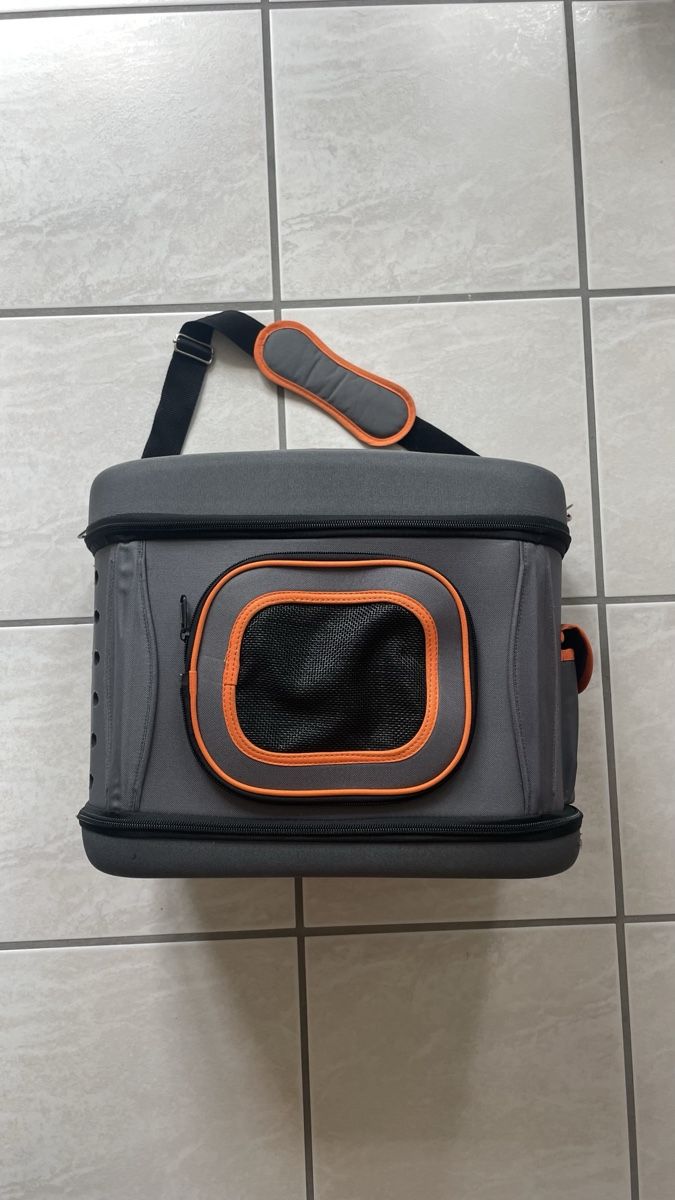 Liege- & Schlafplätze: Foldable Pet Carrier – Gebraucht aus Meilen von KatKatHar