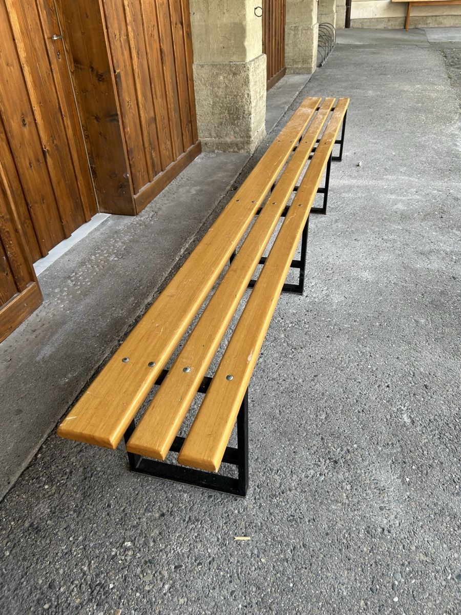 Bänke: Banc XXL en bois, – Gebraucht aus Thierrens von Bigla 1