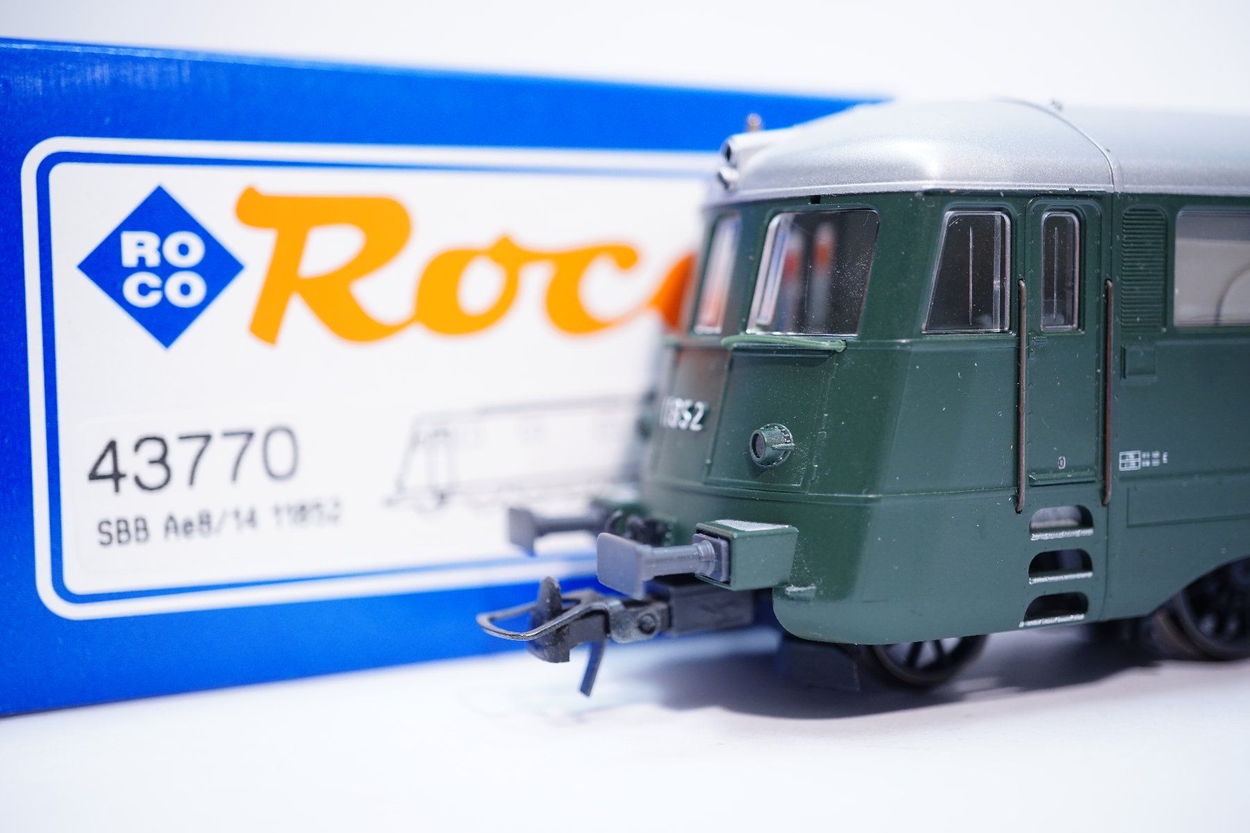 Roco Modellini di ferrovie: 1œ Roco 43770 SBB Ae 8/14 11852 grün – Usato da Uetendorf venduto da tigermuegi