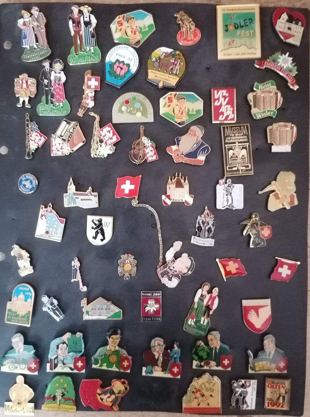Placchette & Badge: Pinsammlung Folklore / Bundesräte – Usato da Messen venduto da renklever