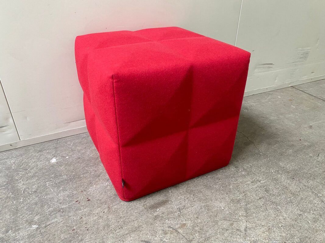 Sgabelli: BuzziCube 3D Solo Akustik-Hocker rot – Usato da St. Gallen venduto da MSMoebelhandel 3