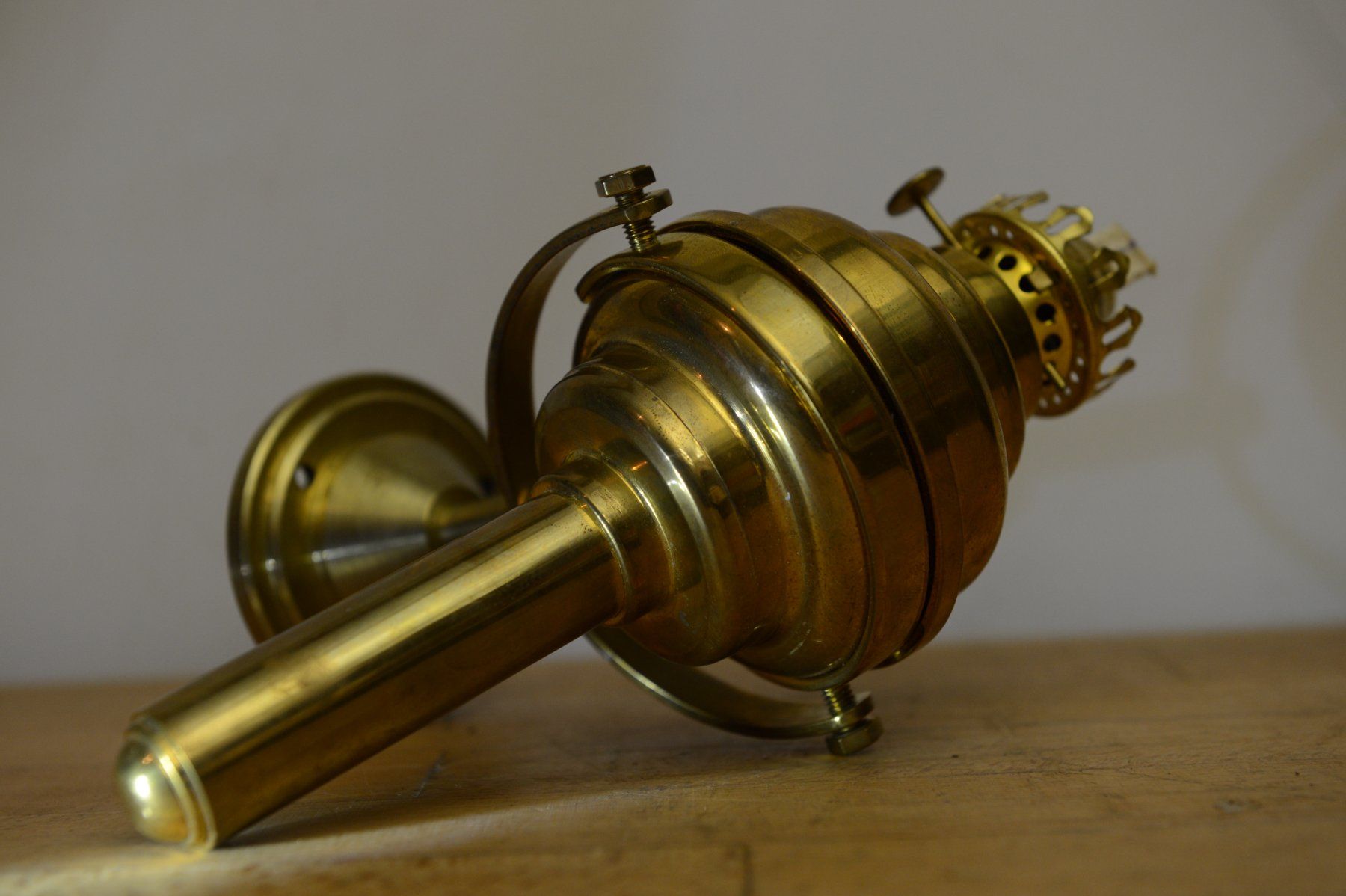 Lampade: Schiffs Petroleumlampe mit kardanischer Aufhängung – Nuovo (secondo la descrizione) da Sachseln venduto da Smatsch54 5