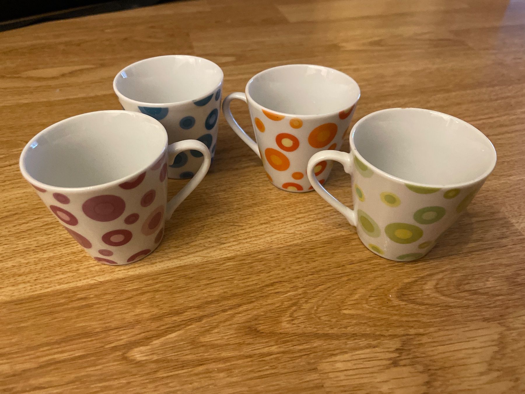 Tazze: 4 Espressotassen mit Punkten farblich gemischt – Usato da Tuggen venduto da Moekli0