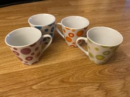 4 Espressotassen mit Punkten farblich gemischt