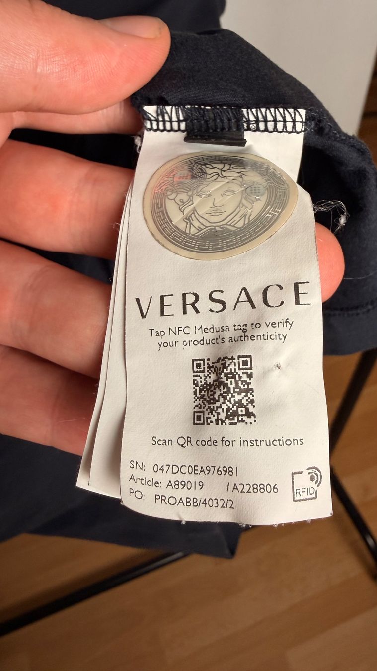 T-shirt: Versace T-Shirt – Nuovo (secondo la descrizione) da Burgdorf venduto da ime_f9f6 4
