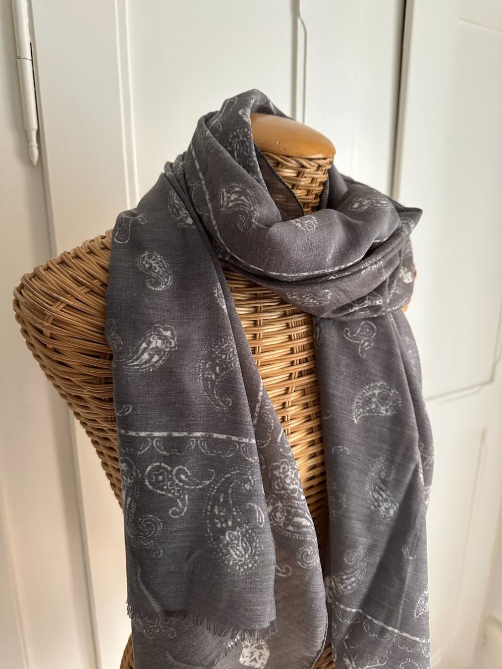 Foulard & Sciarpe: LUISE STEINER - Schal Tuch dunkelgrau – Usato da Zürich venduto da Diazaio 1