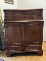 Antiker Schrank, Mahgoni, Top Zustand, Vintage, auf Räder