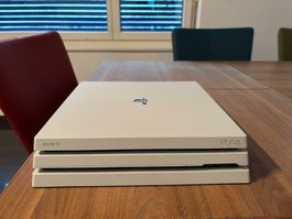 Sony Playstation 4 Pro in Weiss