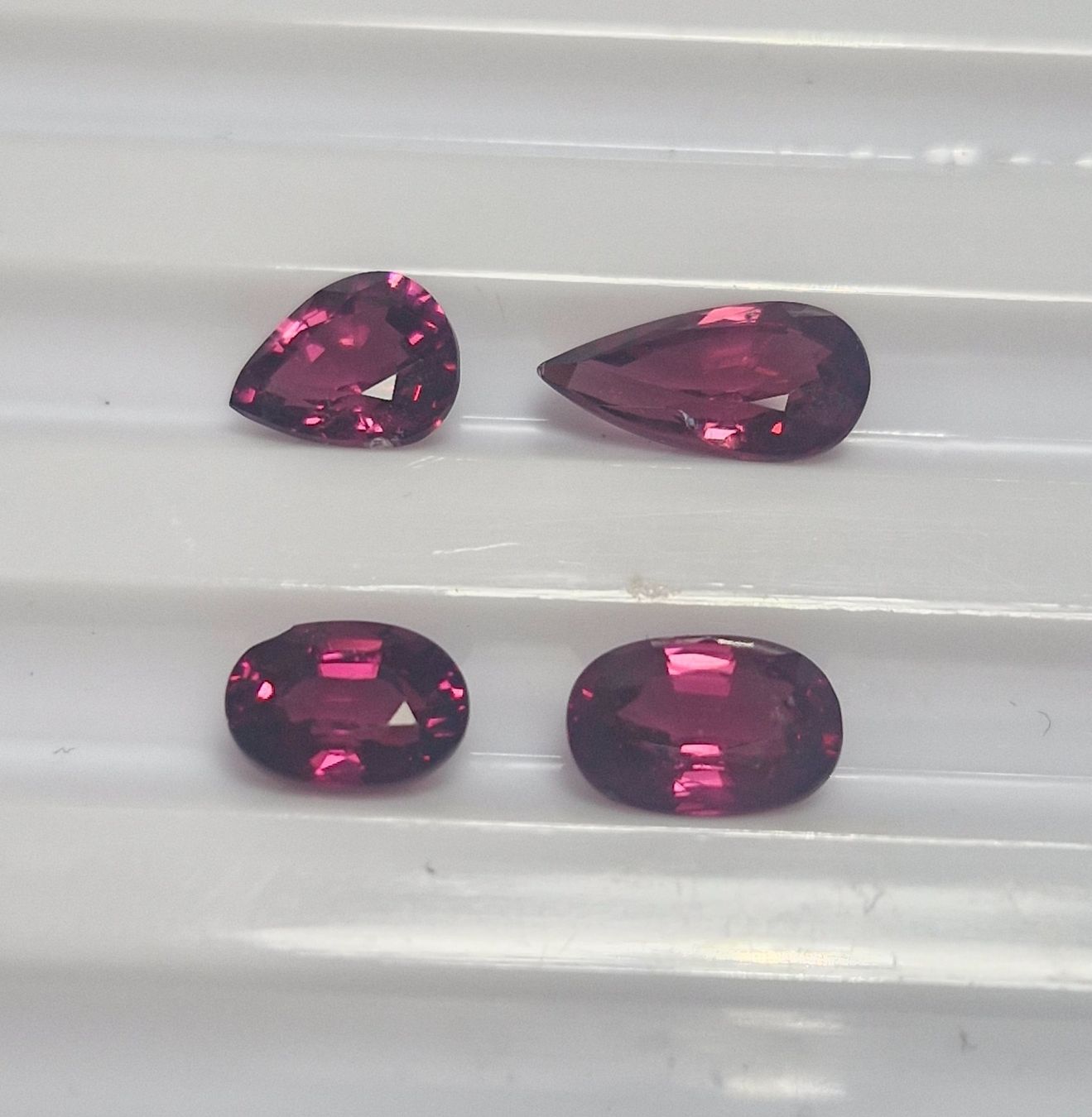 Pietre preziose: 4 Rhodolith Granate | 7.06 ct Total | Unbehandelt – Nuovo e nell'imballaggio originale da Zürich venduto da GOS08