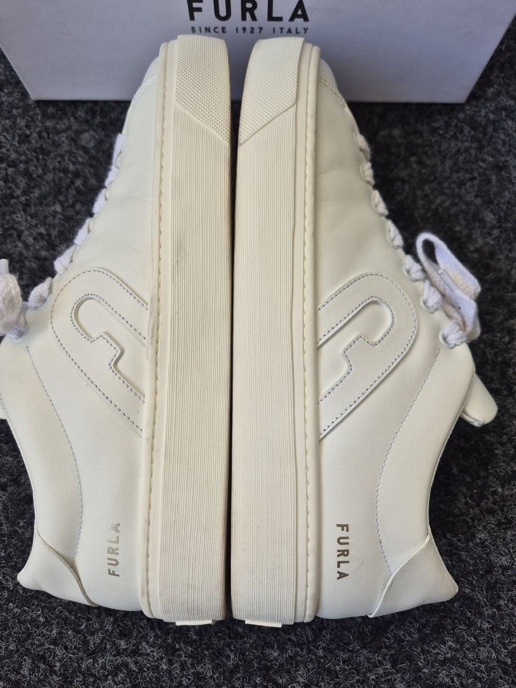 Furla Damenschuhe: Furla Sneaker Gr. 41, Talco, Neuwertig – Gebraucht aus Rotkreuz von tat_8zds 3