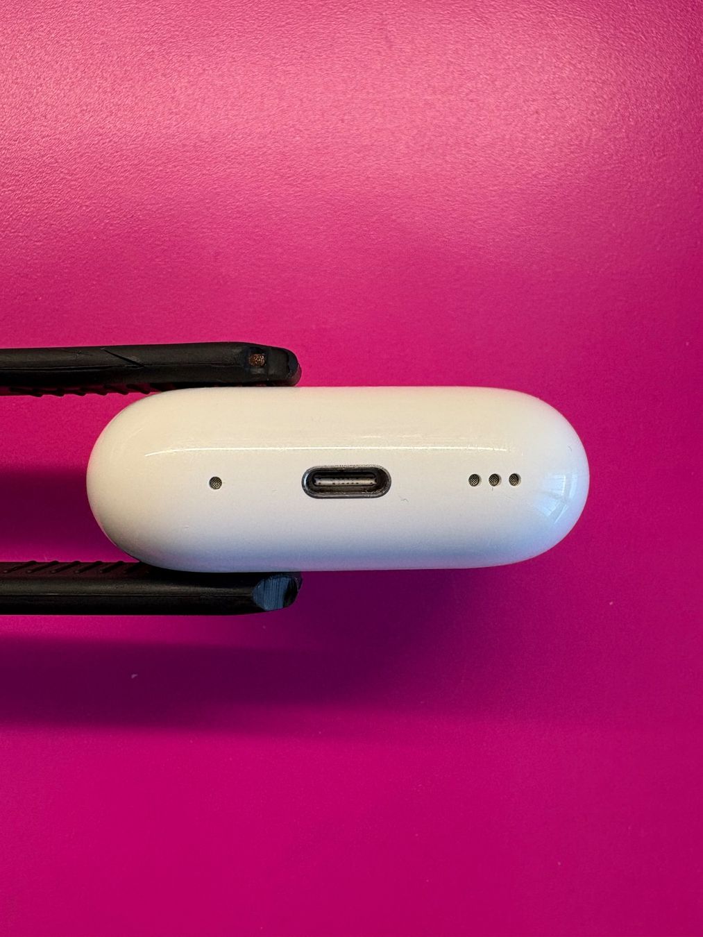 Apple Caricabatterie: Apple AirPods Pro2 charging case (A2968). – Usato da Lausanne venduto da sil_2dxk 4
