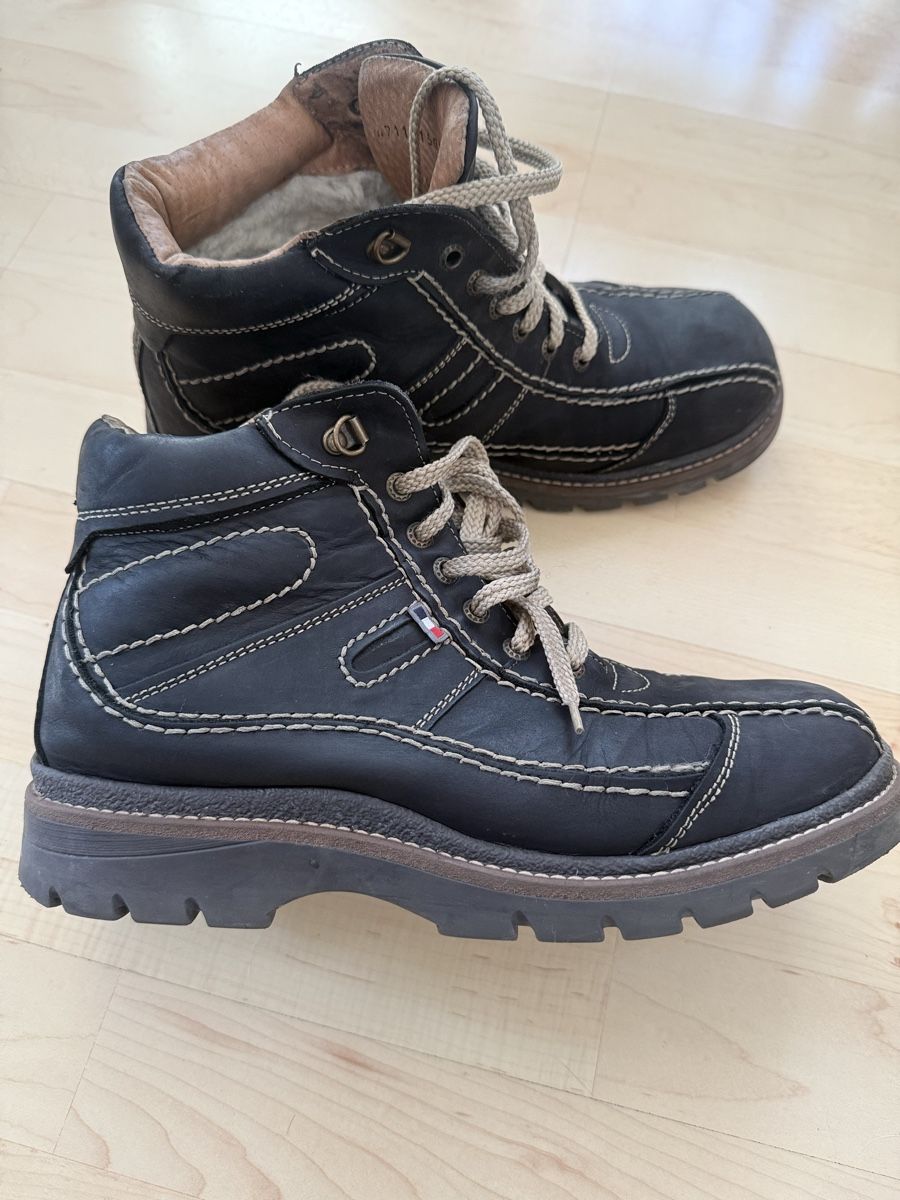 Scarpe da uomo: Herrenstiefel aus echtem Leder Gr.43 – Usato da Buchrain venduto da nat_pl5p