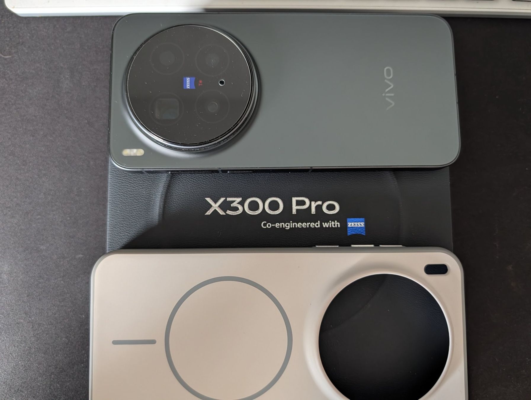 Vivo Telefoni cellulari / Smartphones: VIVO x300 pro 16/512 – Usato da Matzingen venduto da kam_vm7c 2