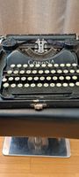 Antike Schreibmaschine Corona im Koffer Vintage