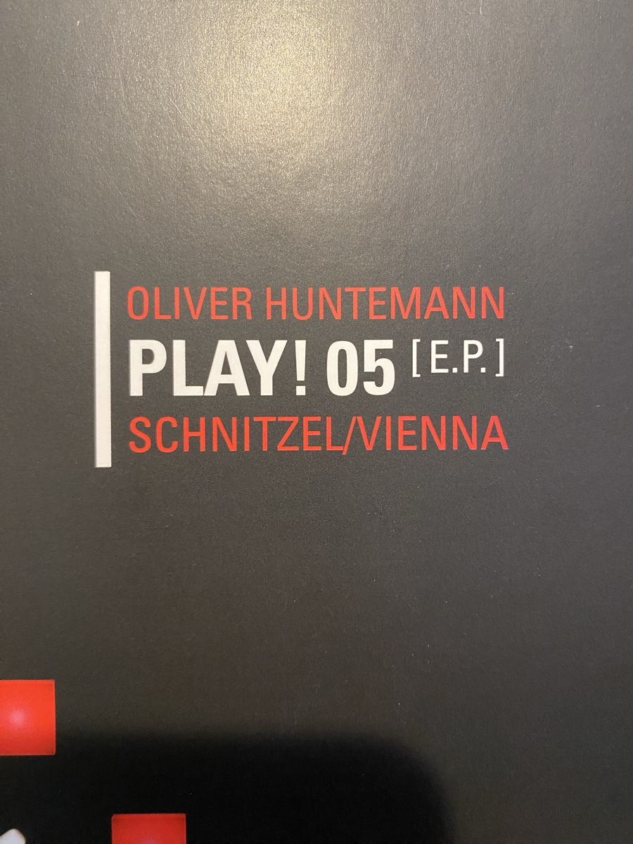 Dischi in vinile: Oliver Huntemann - Play! Vinyl Techno – Nuovo (secondo la descrizione) da Möhlin venduto da Devilspunchbowl 2
