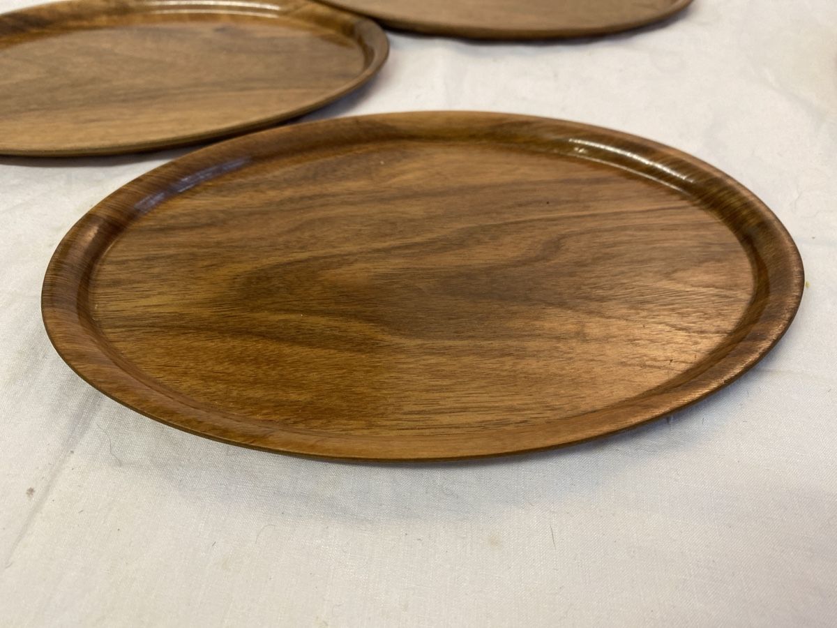 Servierplatten: 6 er Set Vintage Kunststofftabletts, Serviertabletts – Gebraucht aus sursee von trilli-tralli 6