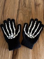 Neue Handschuhe mit Skelett-Print