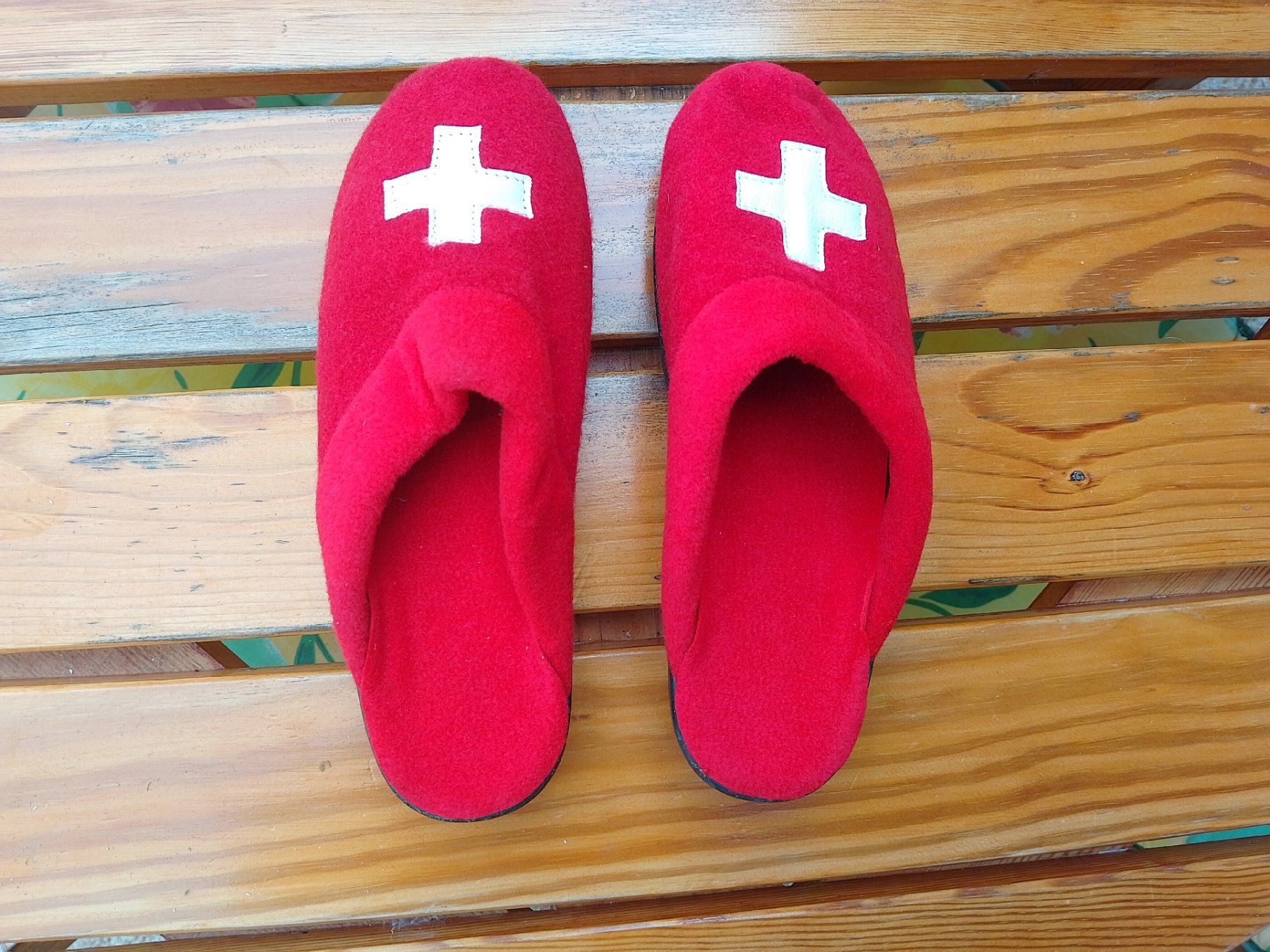 Scarpe da uomo: Schweizerkreuz Hausschuhe, Grösse 38, neu – Nuovo (secondo la descrizione) da Kesswil venduto da mie_g89p