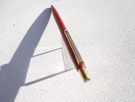 Ein Montblanc roter Kugelschreiber von Montblanc