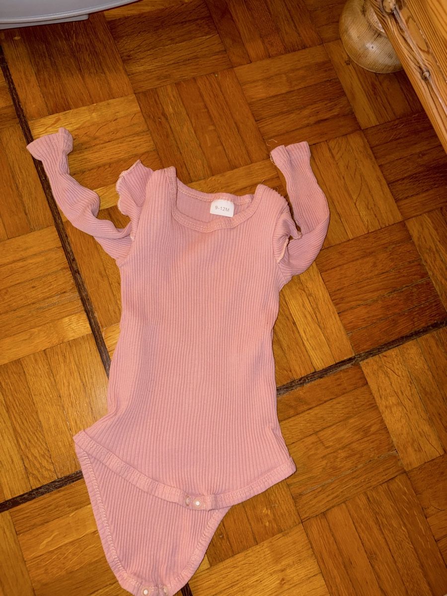 Lotti & Set di vestiti: Body Rosa – Usato da Toffen venduto da 12Dela