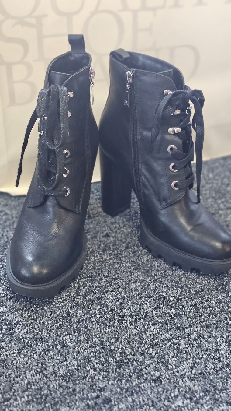 Scarpe da donna: Stiefeln – Nuovo (secondo la descrizione) da Mauren venduto da ehr_5cy6 1