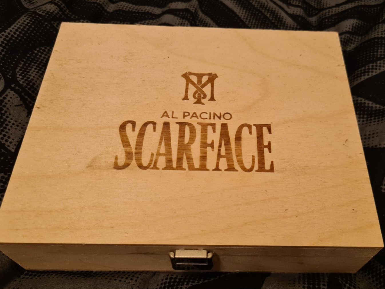 Alle DVDs: Scareface Holzbox UNCUT! – Neu (gemäss Beschreibung) aus Oberkirch LU von ThE_CoLLecTor666
