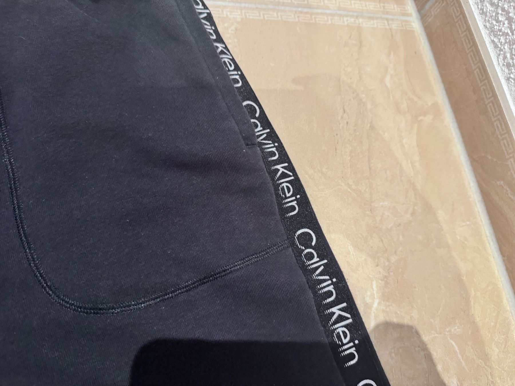 Calvin Klein Pantaloni: Calvin Klein Sweatshirt Shorts, XL – Usato da Klingnau venduto da Markus14 2