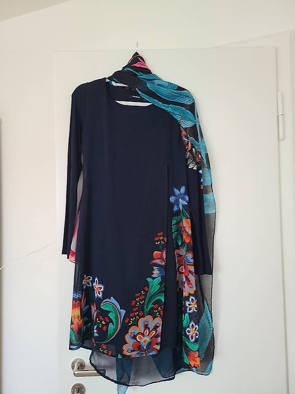 Vestiti: Wunderschönes Desingual-Kleid mit passendem Schal, Größe S – Usato da Winterthur venduto da electone
