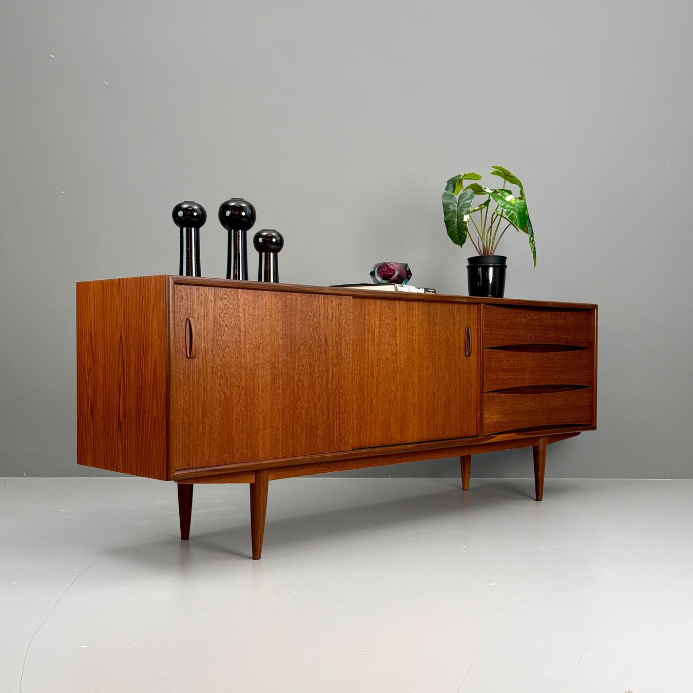 Pfister Büffets: Midcentury Teak Sideboard, CH – Gebraucht aus Uetikon am See von StudioVintage 1