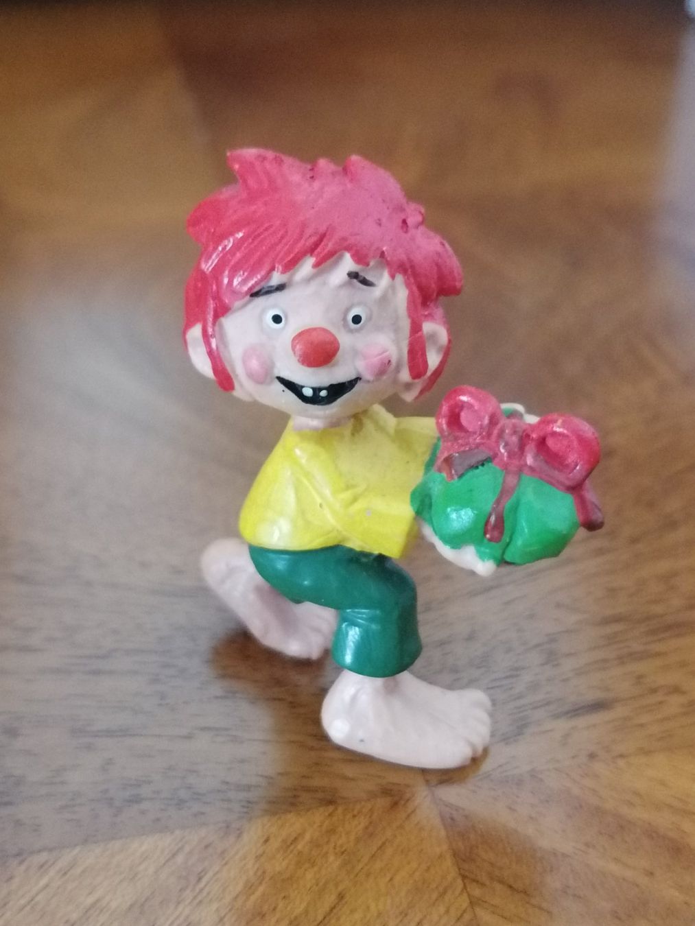 Bullyland Statuette: Pumuckl mit Blumen, Bully W.Germany Figur 1983 – Usato da Basel venduto da vintagecollector
