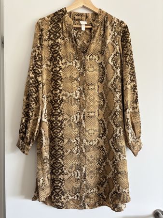 Kurzes Kleid mit Schlangenmuster / Robe à motifs serpent – 4