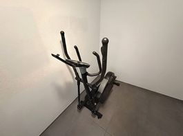 Crosstrainer mit Trainingscomputer und Programmen