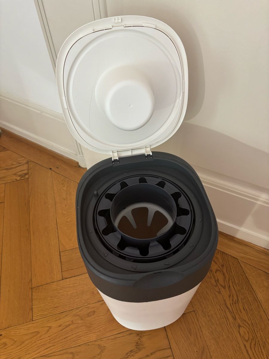 Tommee Tippee Abfalleimer: Tommee Tippee Twist & Click Trash Can – Gebraucht aus Genève von Stephanie.xx 1