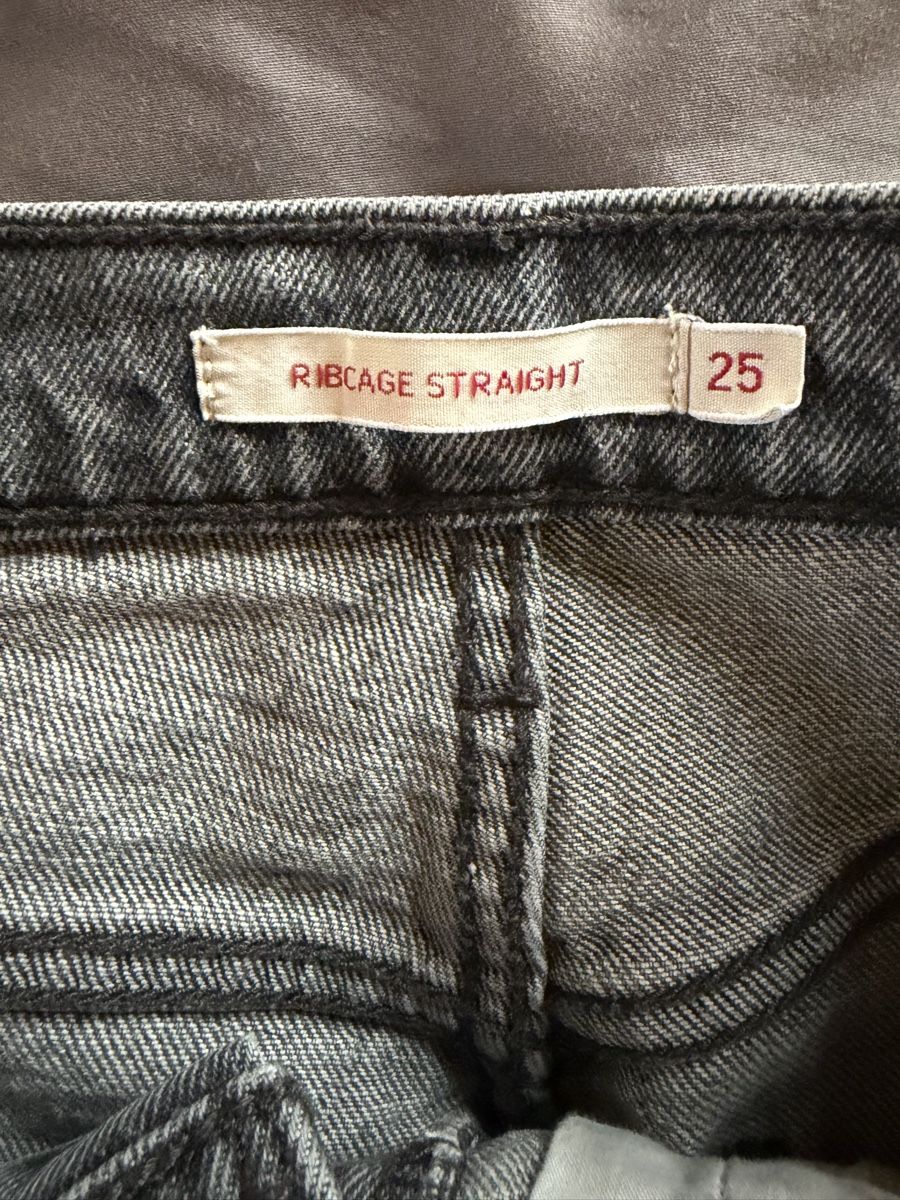 Levi's Jeans: Levi's Ribcage Straight Ankle Jeans – Usato da Bern venduto da mae_jn57 2